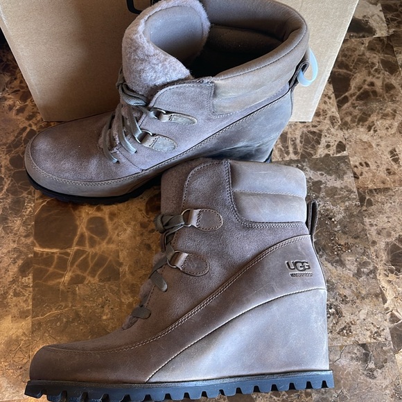 New! UGG Valory Waterproof Faux Fur Leather Wedge Boots Size 8.5 - Picture 2 of 10